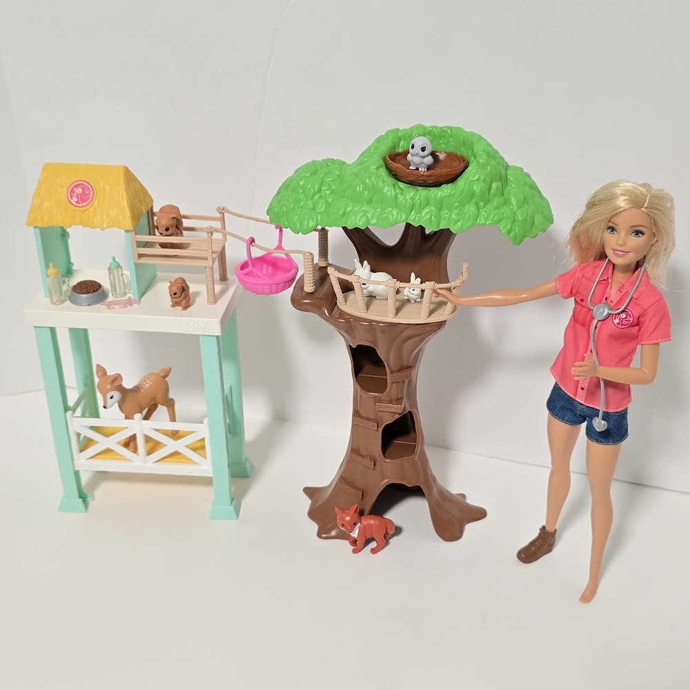 Barbie Animal Rescuer Doll Playset - FCP78 Vet Doll And Treehouse Animals - Picture 1 of 16